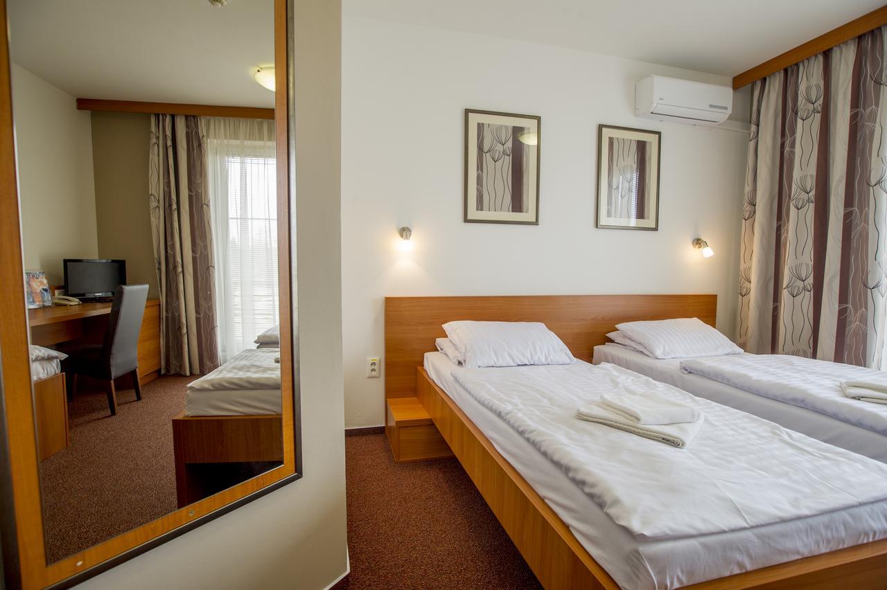 Wellness Hotel Thermal Štúrovo Bagian luar foto