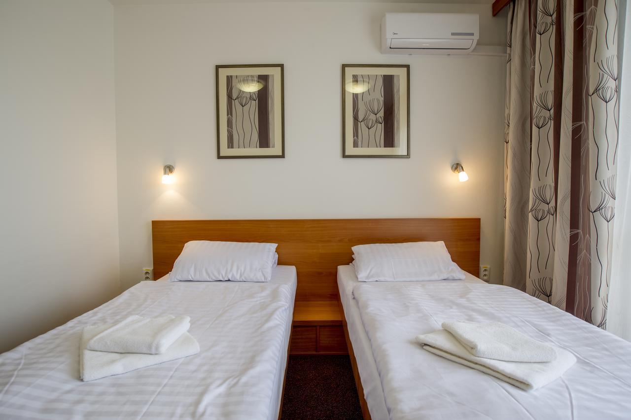 Wellness Hotel Thermal Štúrovo Bagian luar foto