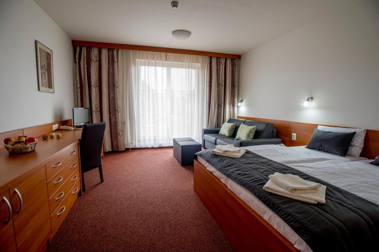 Wellness Hotel Thermal Štúrovo Bagian luar foto